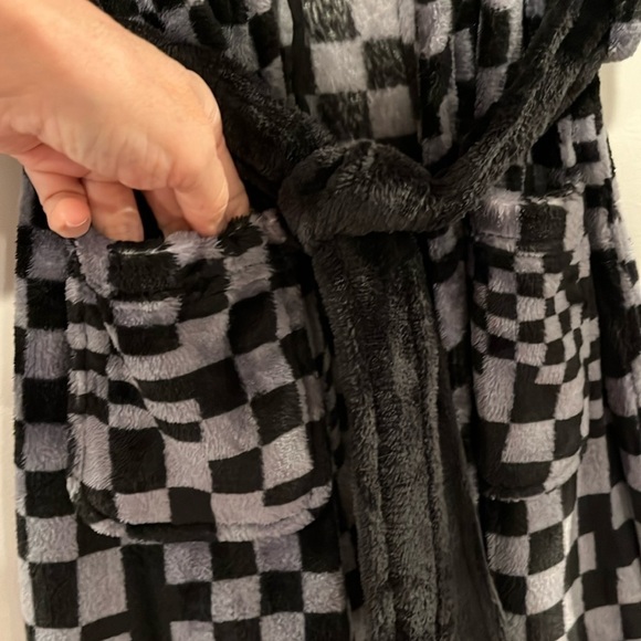 🆕 Cuddl Duds Boys Hooded Robe Black Gray Checkered S(4-6) Belted Cozy Winter - Picture 4 of 7
